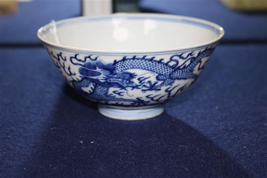 A Chinese blue and white dragon bowl (hairline crack) D.11.5cm